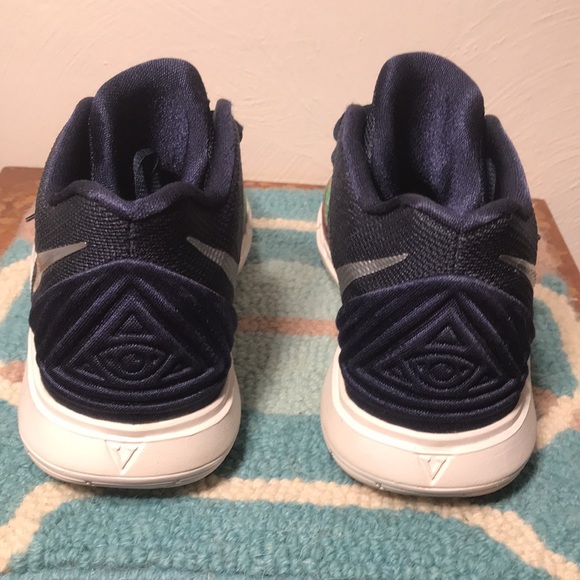 Nike Kyrie 5 Galaxy - Picture 5 of 12